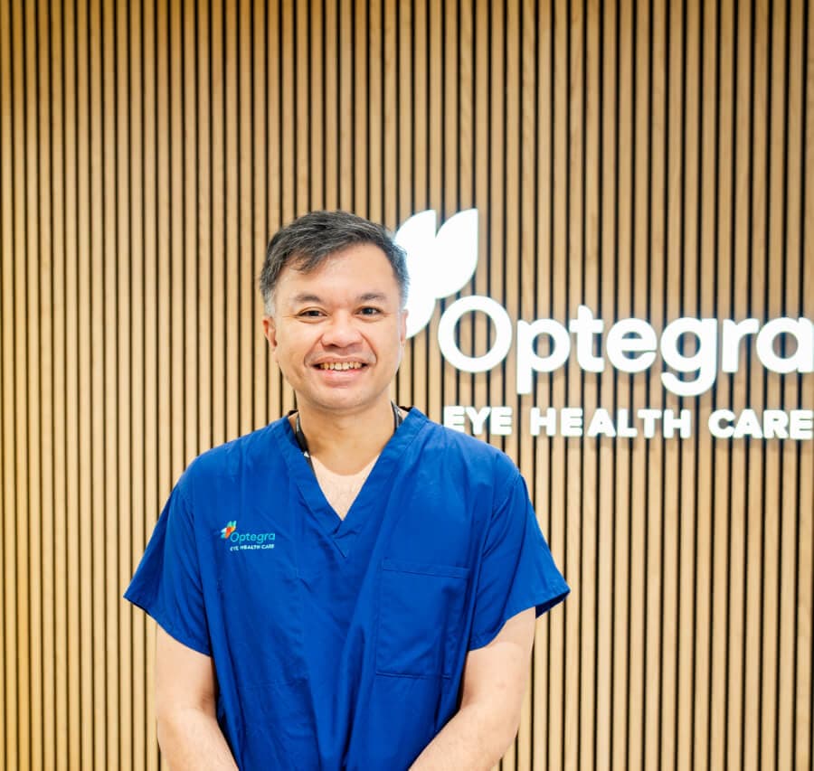 Optegra laser eye surgeon in hospital